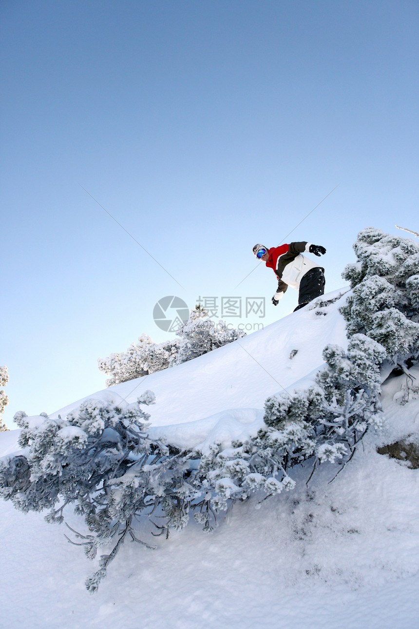 雪板机男人娱乐风镜粉末滑雪乐趣寒冷顶峰踪迹哨子图片