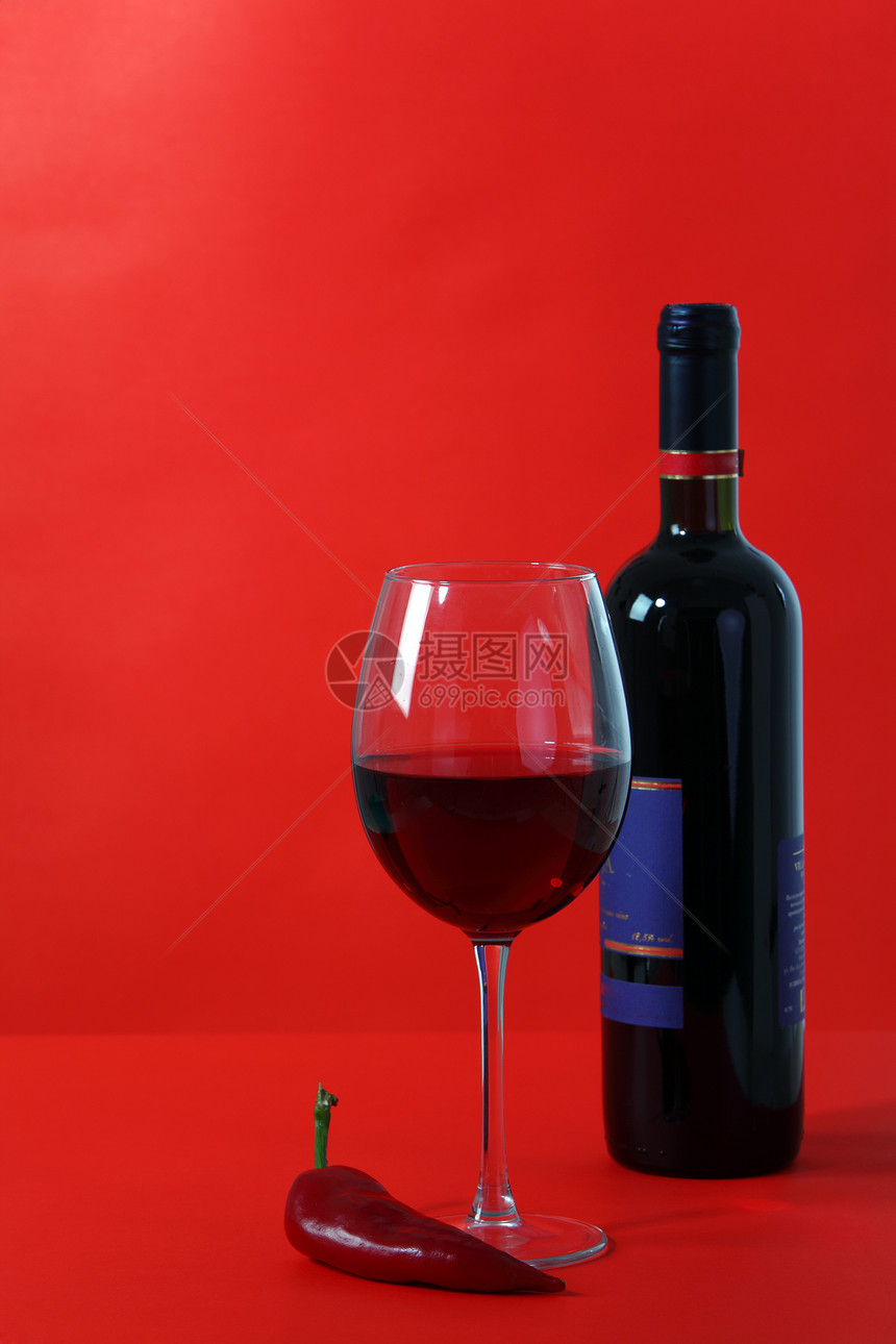 红底红葡萄酒工作室水果藤蔓酒杯饮料玻璃液体酒厂生活香料图片