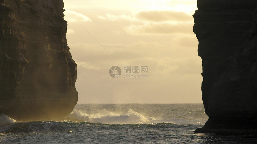 悬崖沿海海岸线海滩旅行风景海浪假期支撑石头景点图片