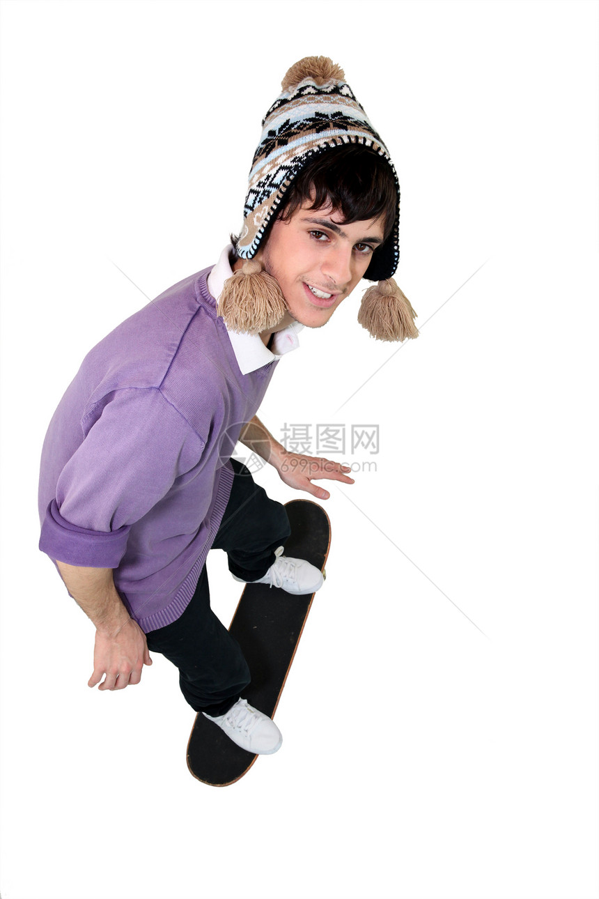 滑板机男性帽子衣服冲浪滑冰工作室白色男生轮子滑板图片