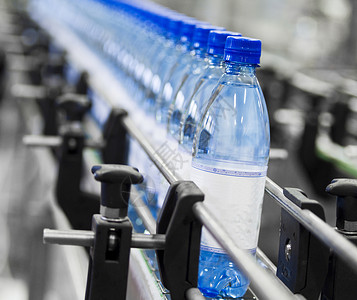 瓶装工业生产线塑料自动化工厂机器瓶子矿物制造业输送带技术大群物体高清图片素材