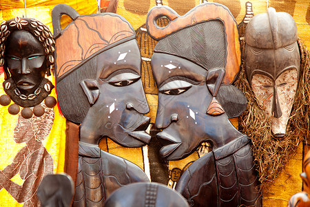 非洲手工手工艺木雕刻的面孔木头高清图片素材