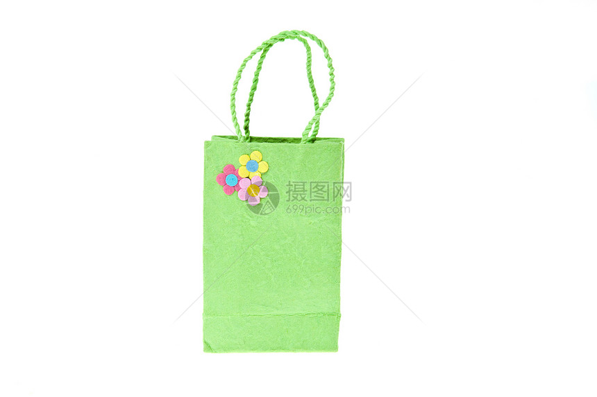在白色背景上隔离的绿色木莓纸袋回收粉色叶子蓝色材料黄色购物棕色零售环境图片