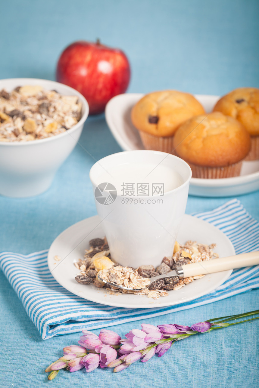 牛奶奶饮食早餐营养谷物甜点杯子食物奶制品白色巧克力图片