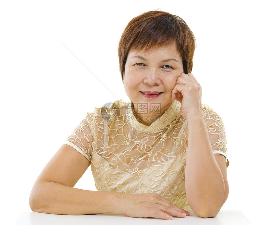 亚洲成年妇女皮肤护理女性母亲老年快乐白色退休长老工作室图片