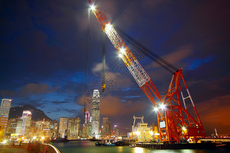 香港港的升帆船城市货物港口天空后勤船厂制造业运输码头金属背景