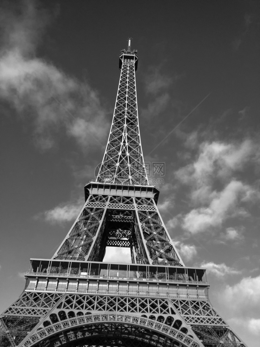 巴黎埃菲尔铁塔的黑白景色图片
