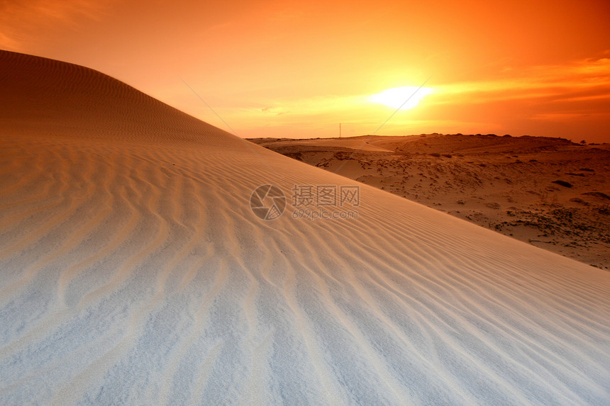 沙漠地区孤独晴天波纹干旱沙漠地形橙子口渴寂寞沙丘图片