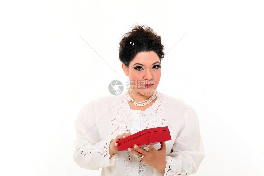 配盒子的优美加体型女性女士惊喜工作室白色喜悦礼物红色妻子展示女孩图片