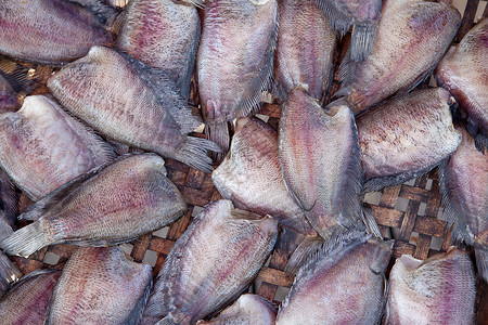 供销售的盐鱼 泰国零售高清图片素材