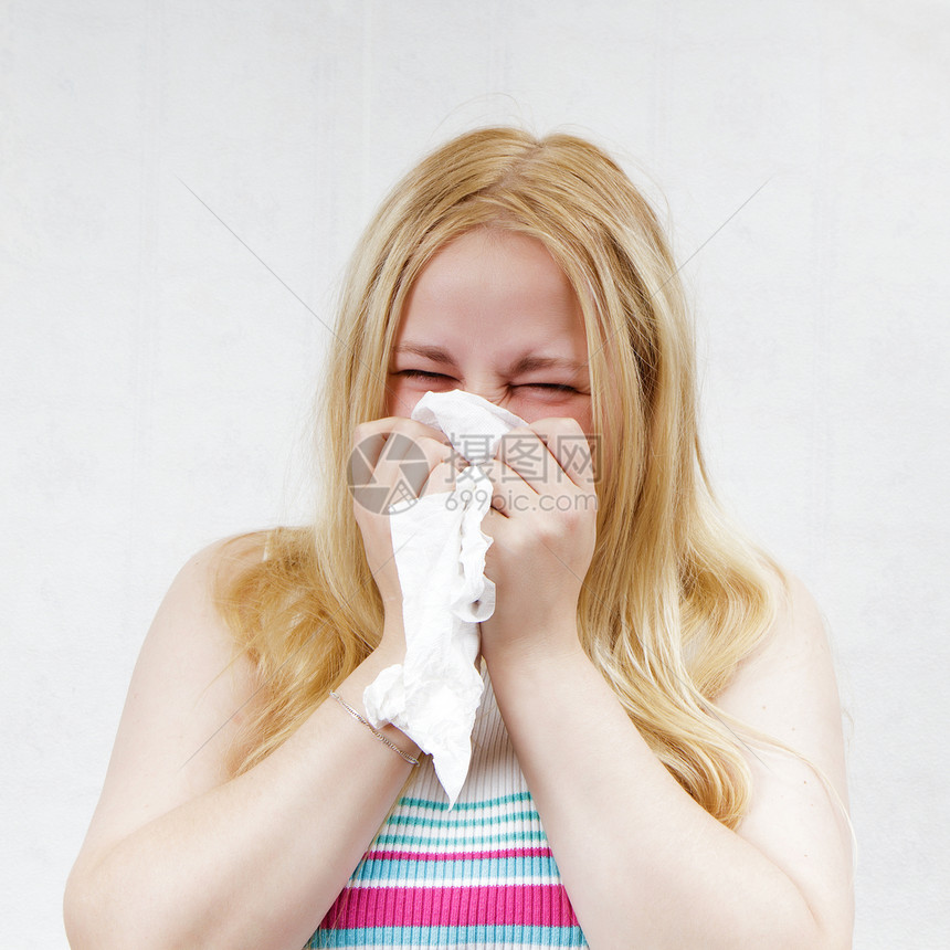 手帕金发女孩过敏鼻子流感疾病组织咳嗽喷嚏花粉女性图片