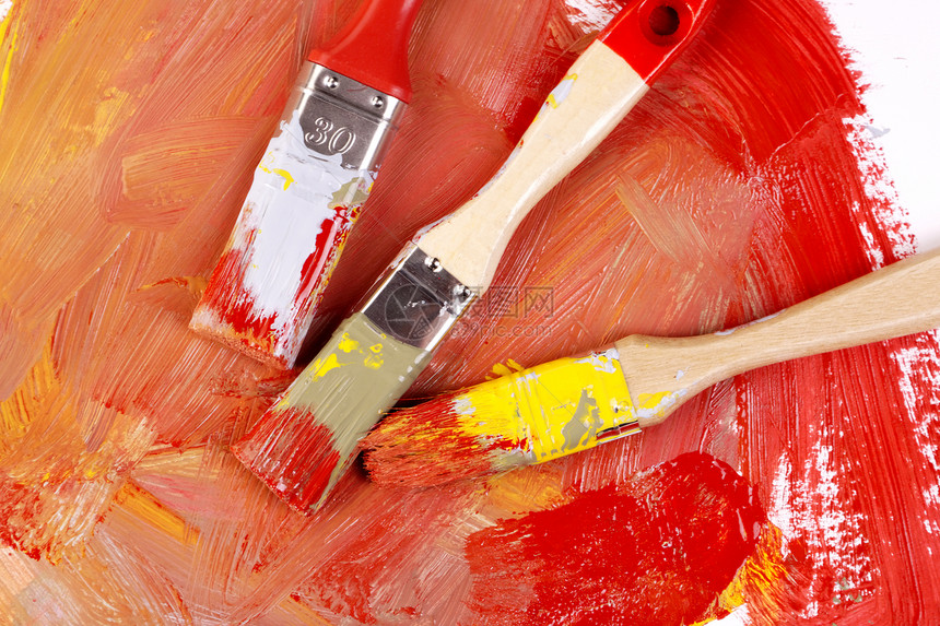油漆和油漆罐头刷子颜料画笔工作室白色液体画家染料房子黄色图片