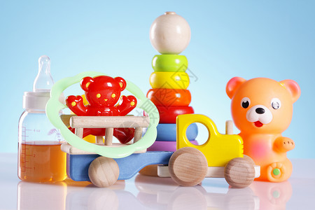 婴儿玩具礼物圆形拨浪鼓儿童男生新生童年黄色塑料孩子嘈杂高清图片素材