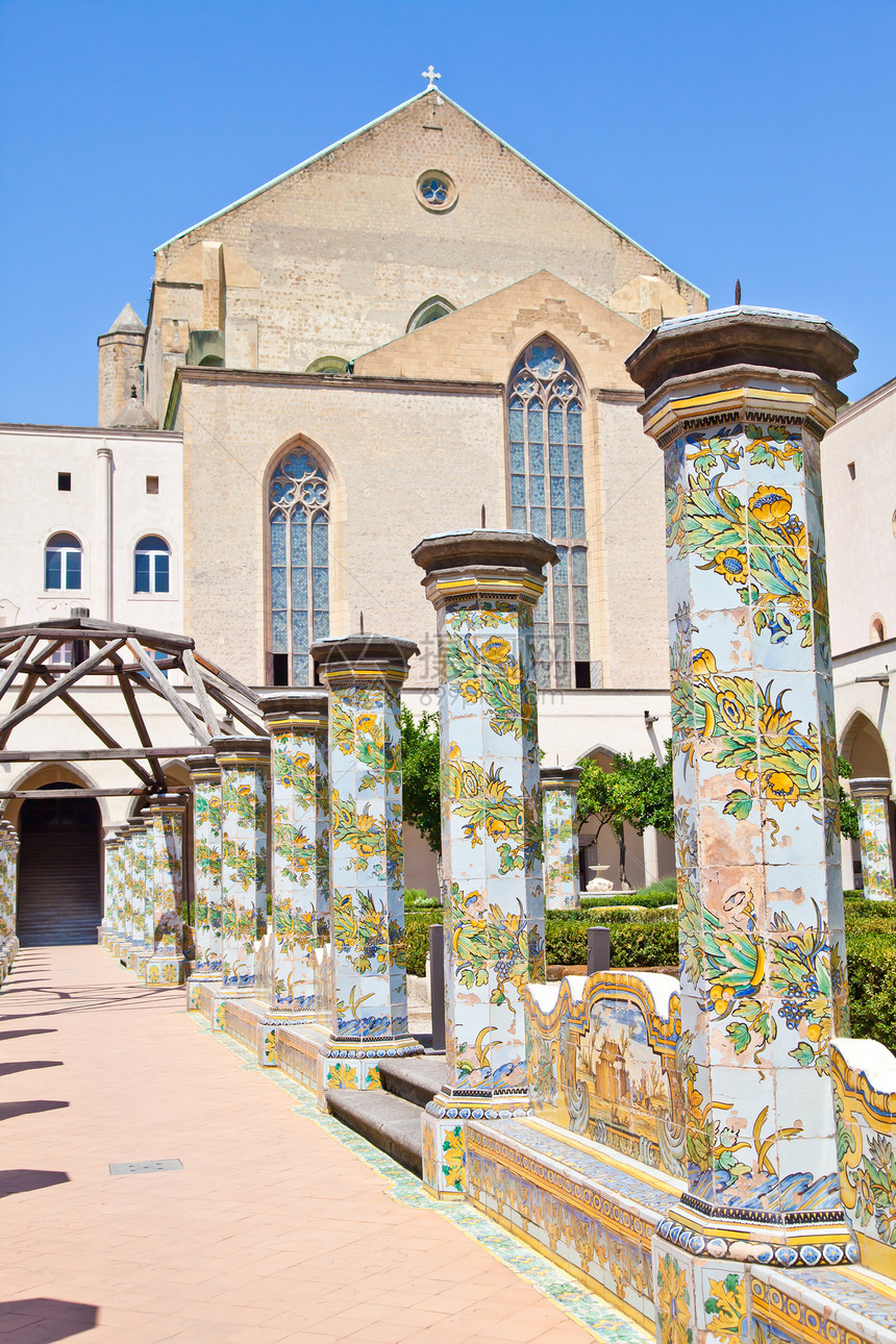 圣基亚拉修道院那不勒斯装饰长椅柱子地标回廊遗产花园纪念碑文化庭院图片