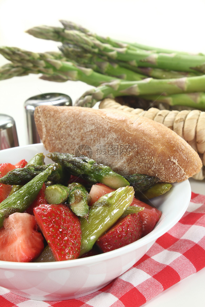 草莓沙拉食物烹饪白色绿色红色季节蔬菜收成时令外滩图片