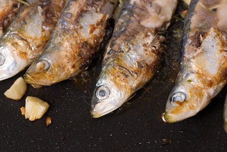 烤沙丁鱼食物水平海鲜烹饪背景图片