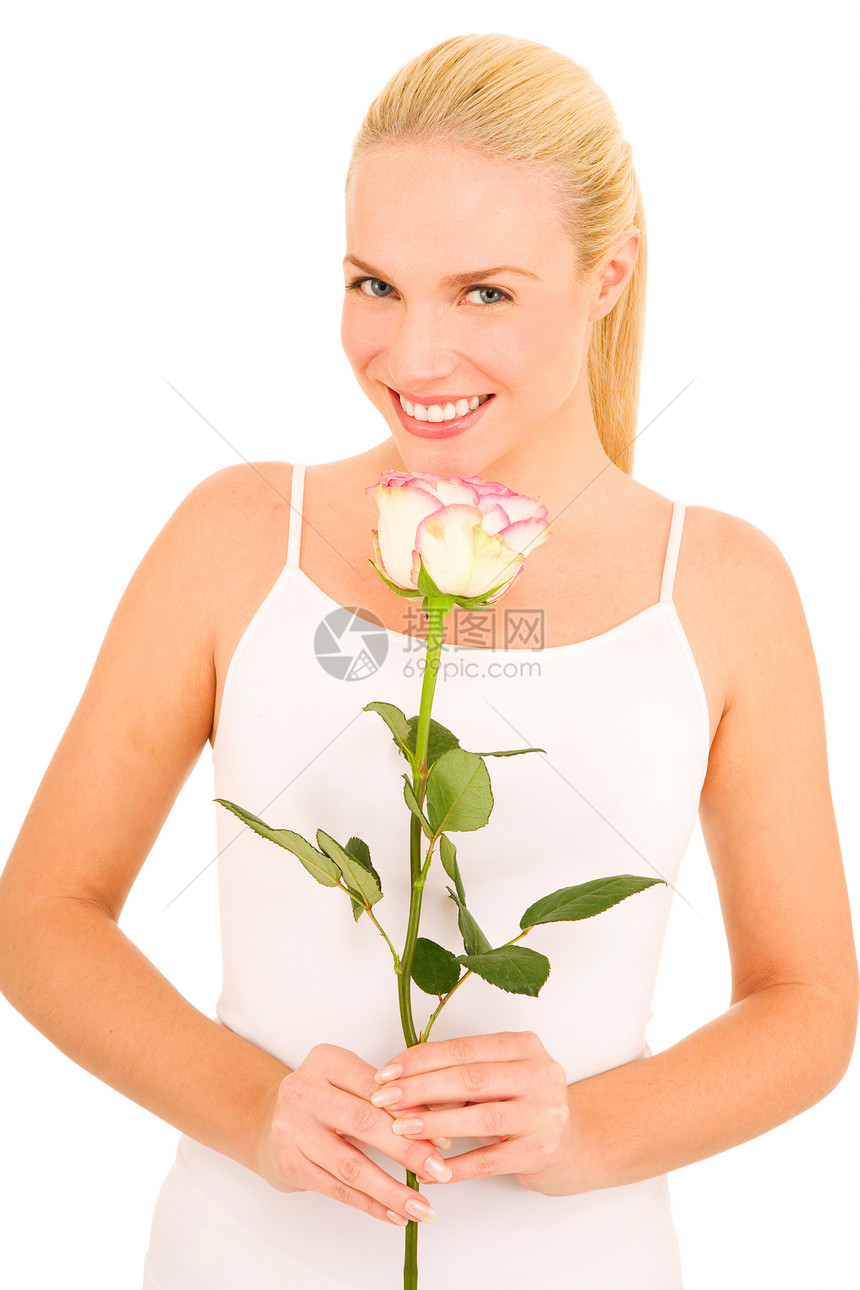 带着玫瑰的女人女子微笑年轻人成人头发马尾辫金发金发女郎女士图片
