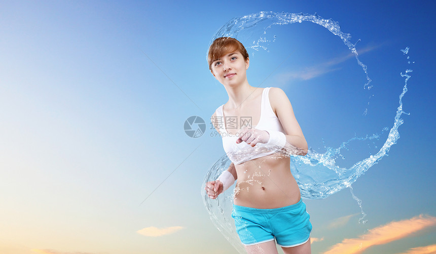 一名年轻女子运动的肖像体操火车女士重量身体跑步幸福蓝色女性女孩图片