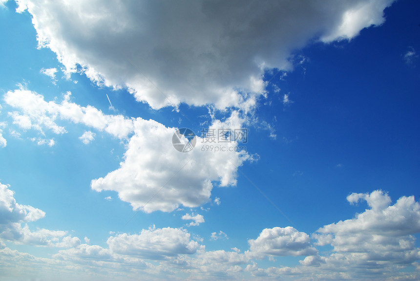 云天气水分积雨云景气氛阳光沉淀季节天空蓝色图片