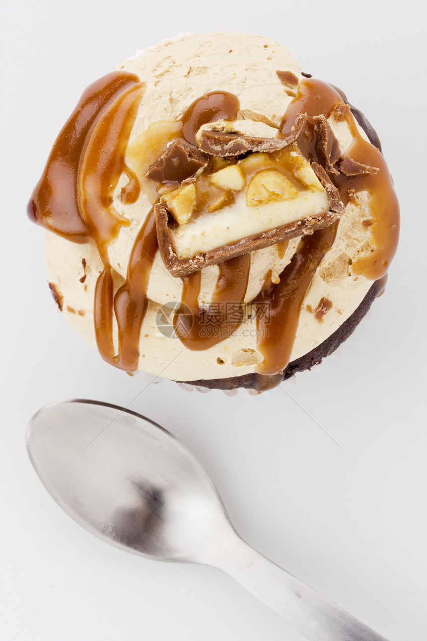 巧克力蛋糕庆典勺子奶油白色巧克力糕点装饰饮食蛋糕面包图片