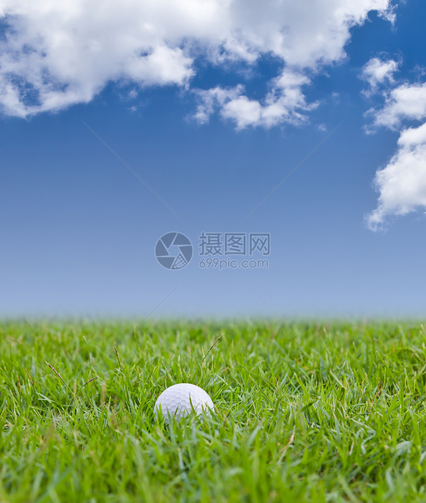 草地上高尔夫球蓝色空白竞赛运动物品游戏圆圈俱乐部曲线爱好图片