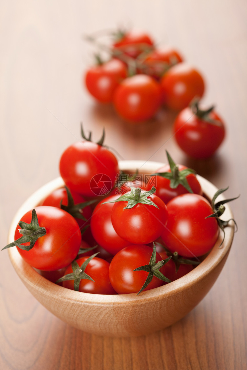 木碗中成熟的西红柿宏观食物蔬菜维生素木头营养沙拉午餐饮食小吃图片