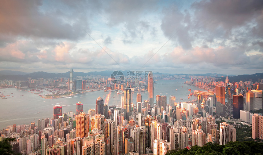 日出时 从维多利亚峰到香港的天际线港口景观场景摩天大楼城市办公室金融全景爬坡顶峰图片