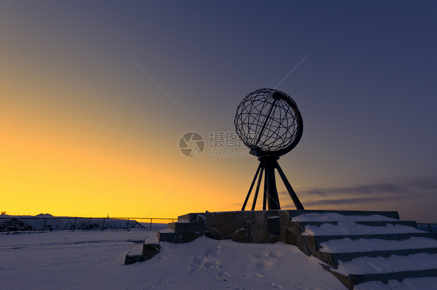 挪威北角 位于欧洲最北端的挪威旅行纪念碑日落太阳地球天空旅游明信片世界雕像图片