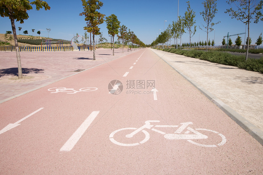 新的孤单自行车道图片