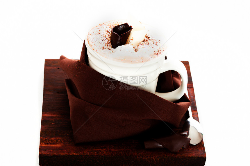 杯热巧克力拿铁饮料杯子液体糖浆桌子奶油鞭打可可飞碟图片
