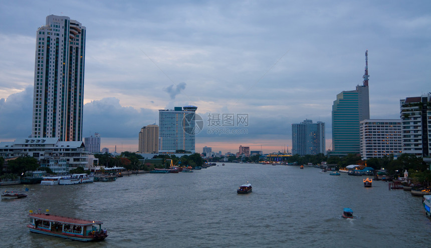 有河流的城市商业天空旅行建筑建筑学场景景观市中心办公室摩天大楼图片