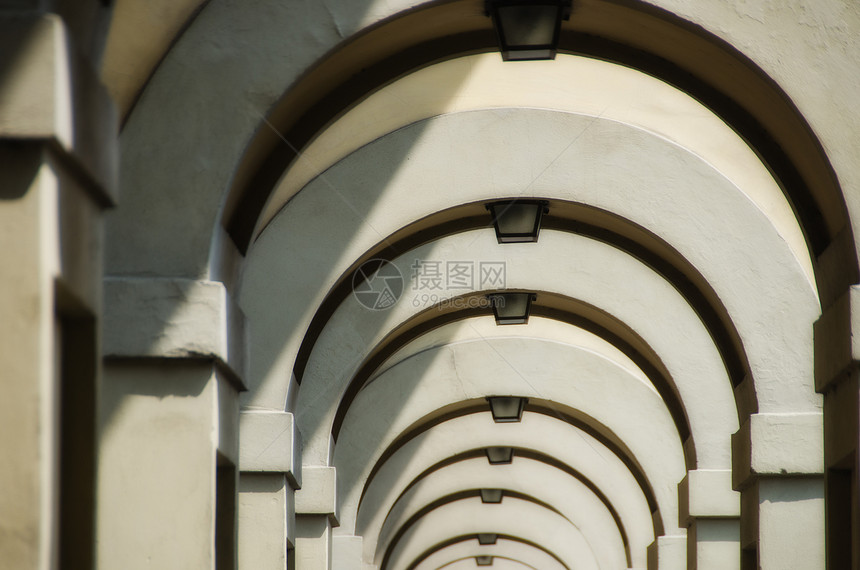 佛罗伦萨建筑中重复的拱门图片