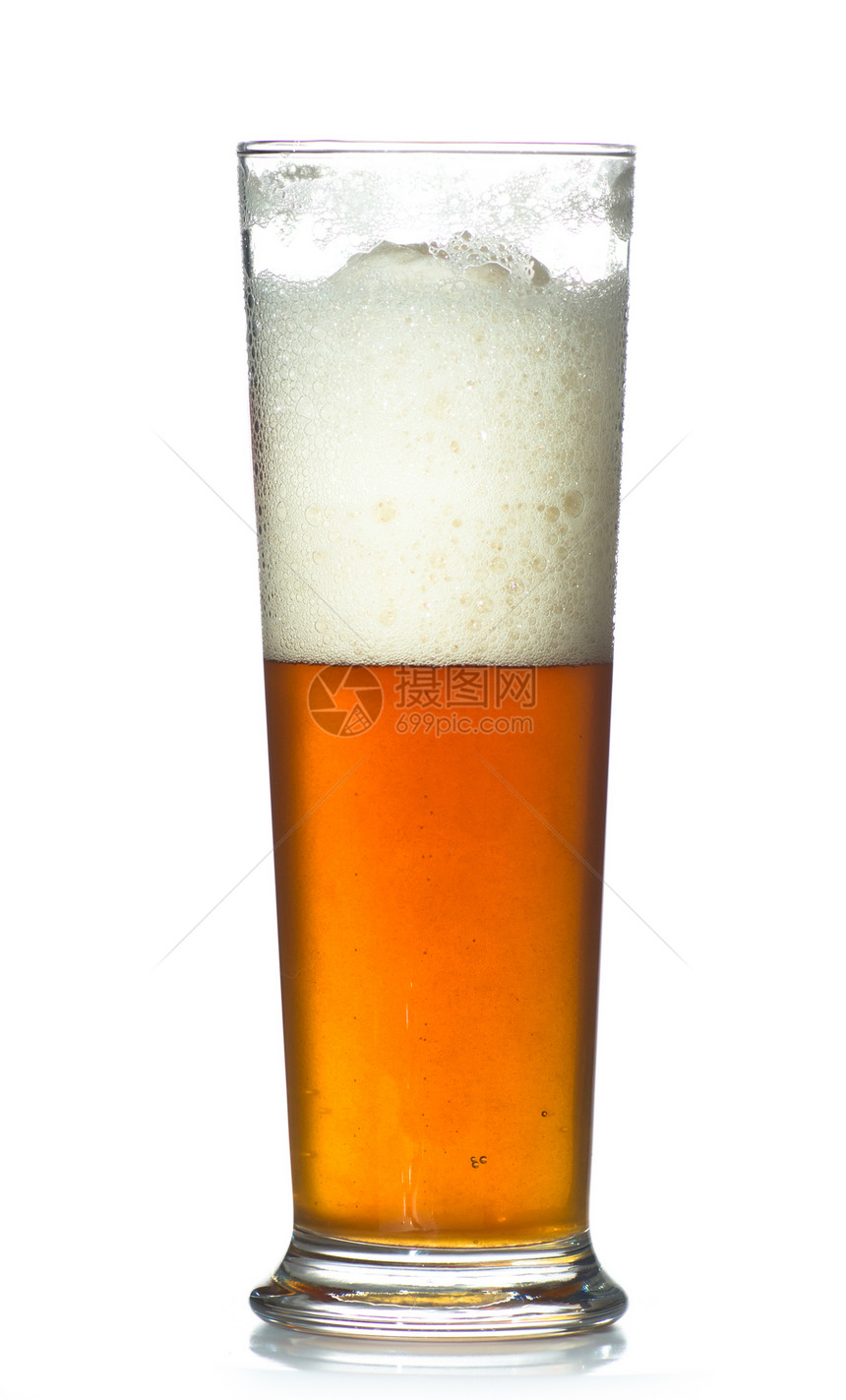 啤酒杯装满冷冰架图片