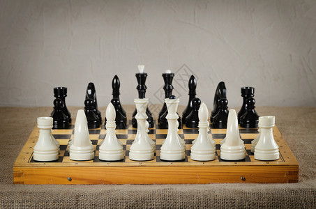 象棋棋王皇后主教国际棋盘木板运动开局闲暇塑料背景图片
