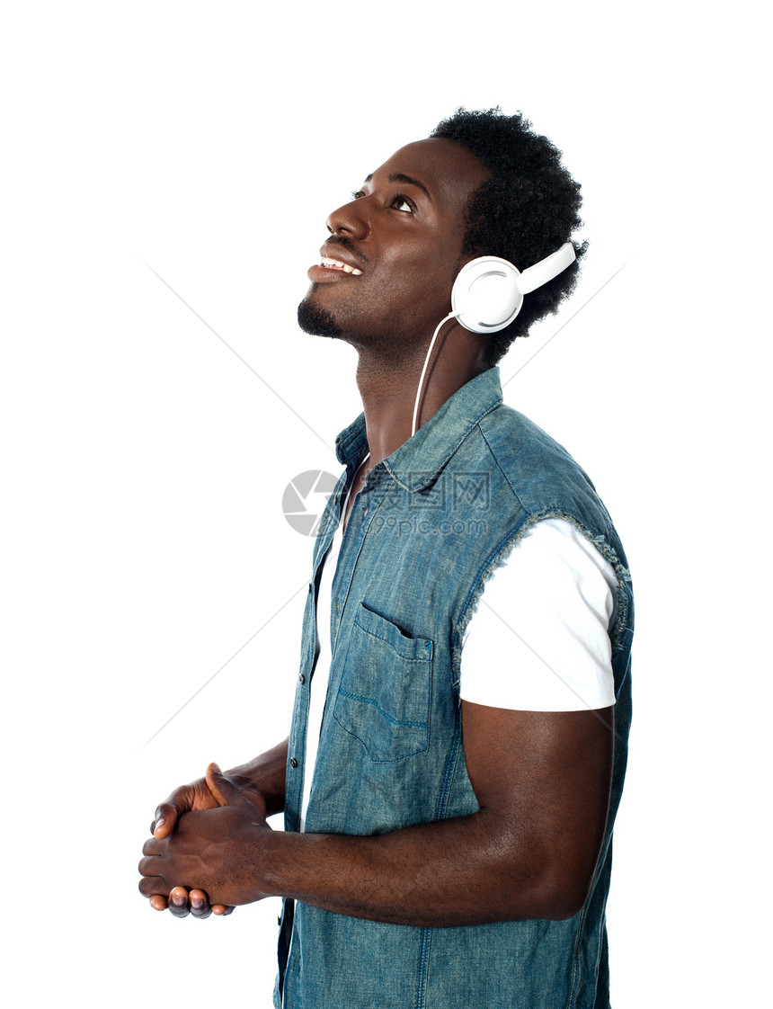 在音乐世界迷失的非洲人图片