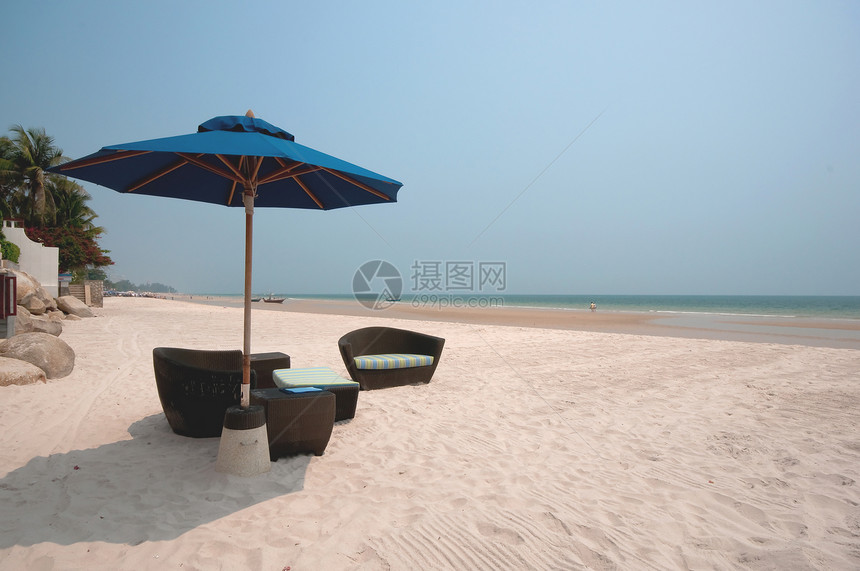泰国华兴海滩的沙椅季节金子异国天堂天空旅行地平线情调阳光日落图片