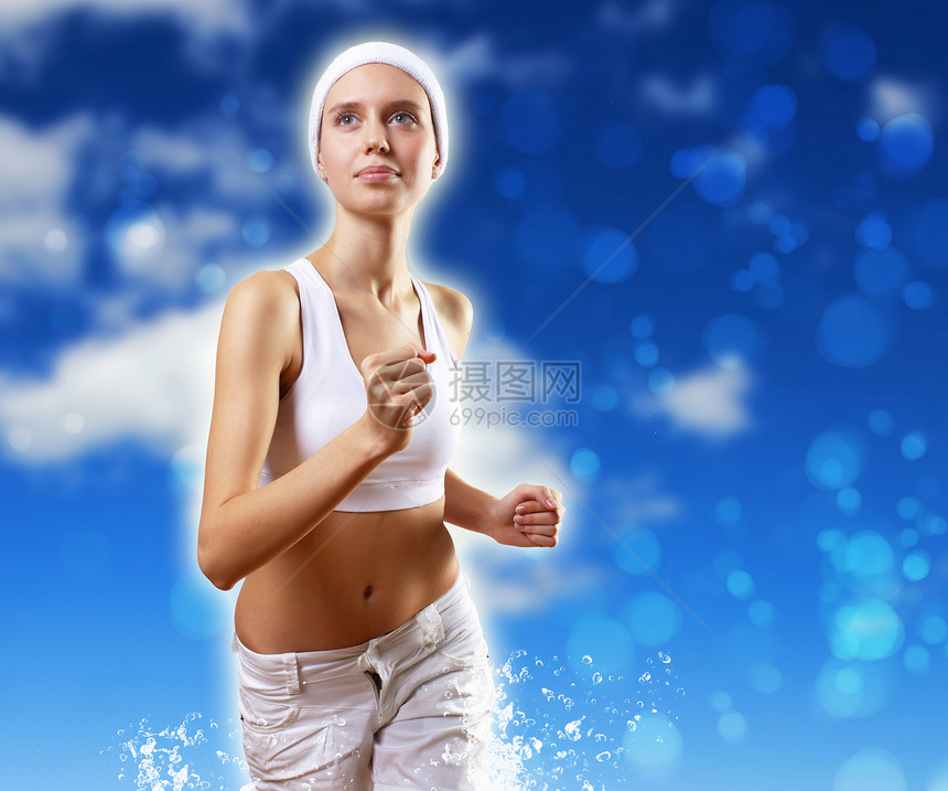 一名年轻女子运动的肖像慢跑女士有氧运动女性火车幸福身体成人跑步快乐图片