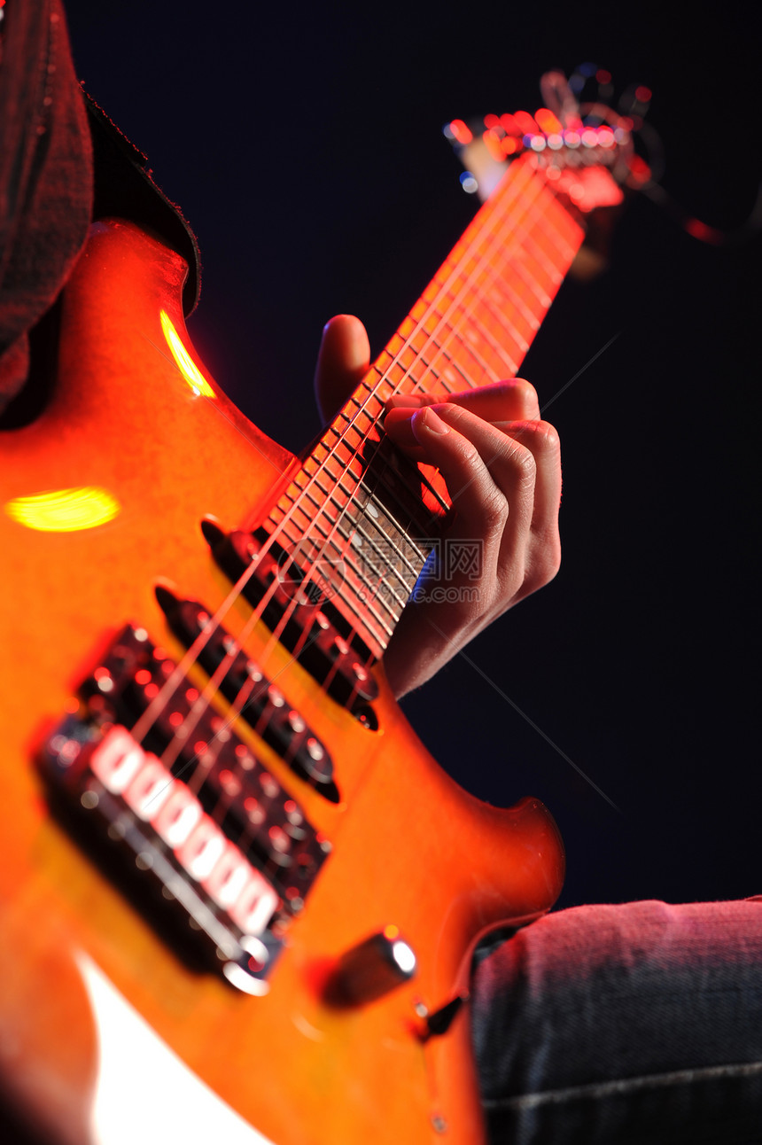 吉他玩家人类舞台乐队男士摇滚黑色摇滚乐吉他手音乐乐器图片