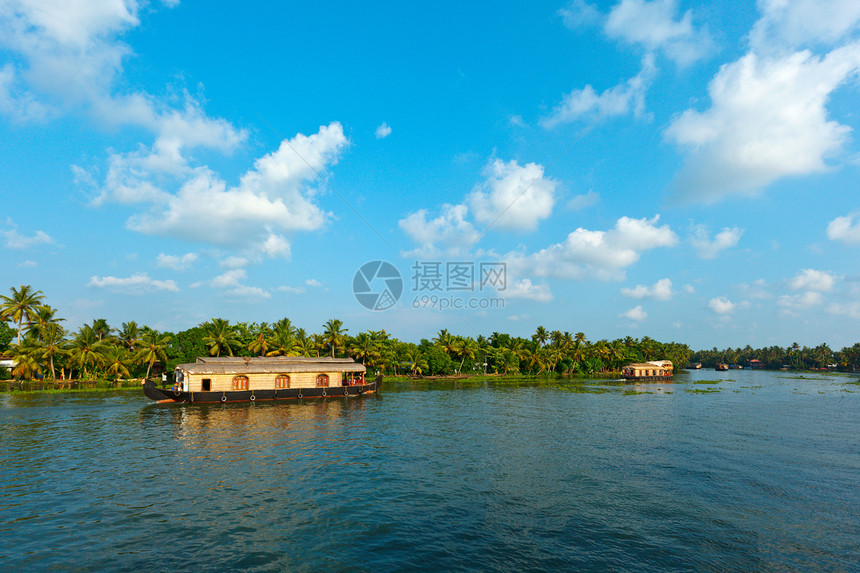 印度喀拉拉腊背水上的豪船闲暇渡船船屋航行风景运河运输热带旅行死水图片