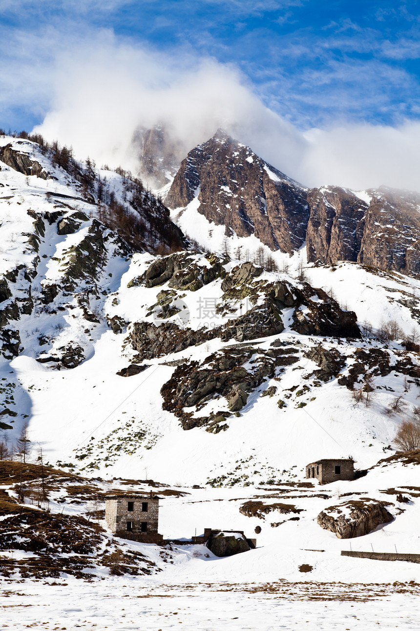 阿尔卑斯山的日落高山小木屋冻结天空季节高度冰川全景山脉旅行图片