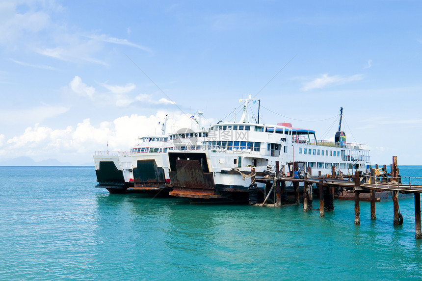 在Samui岛的客轮渡船血管航道旅游海景衬垫乘客渡船海峡汽船旅行图片