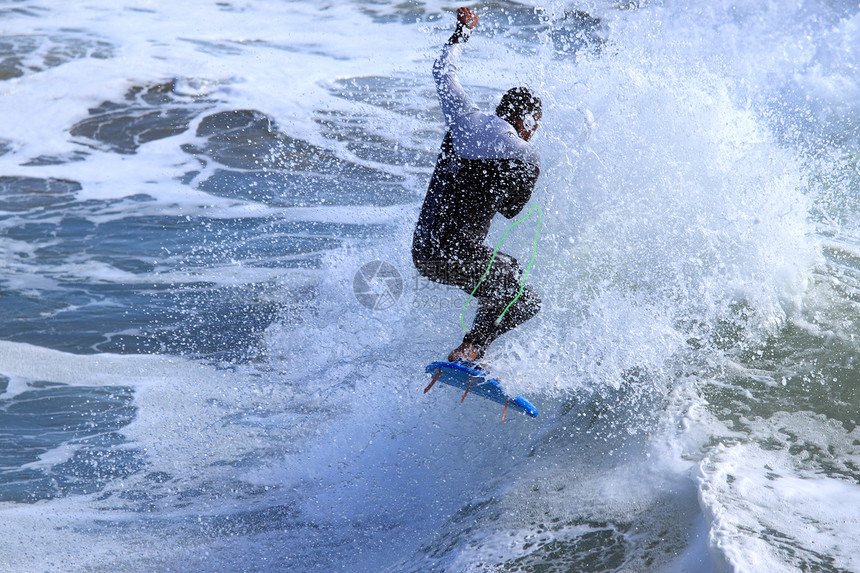 冲浪娱乐竞技蓝色波浪男性乐趣支撑运动液体冲浪者图片