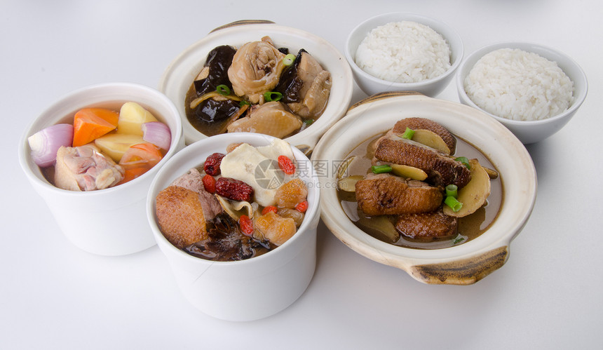 鸡肉汤和香草汤 在锅 中国食品风格饮食草本植物午餐餐厅烹饪蒸汽格子土豆蔬菜猪肉图片