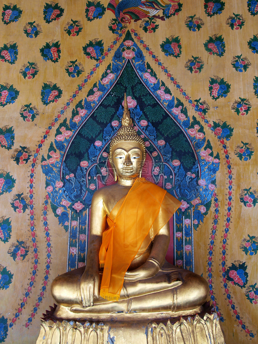 泰国佛像雕像建筑建筑学金子寺庙精神天空佛教徒旅行历史地标图片