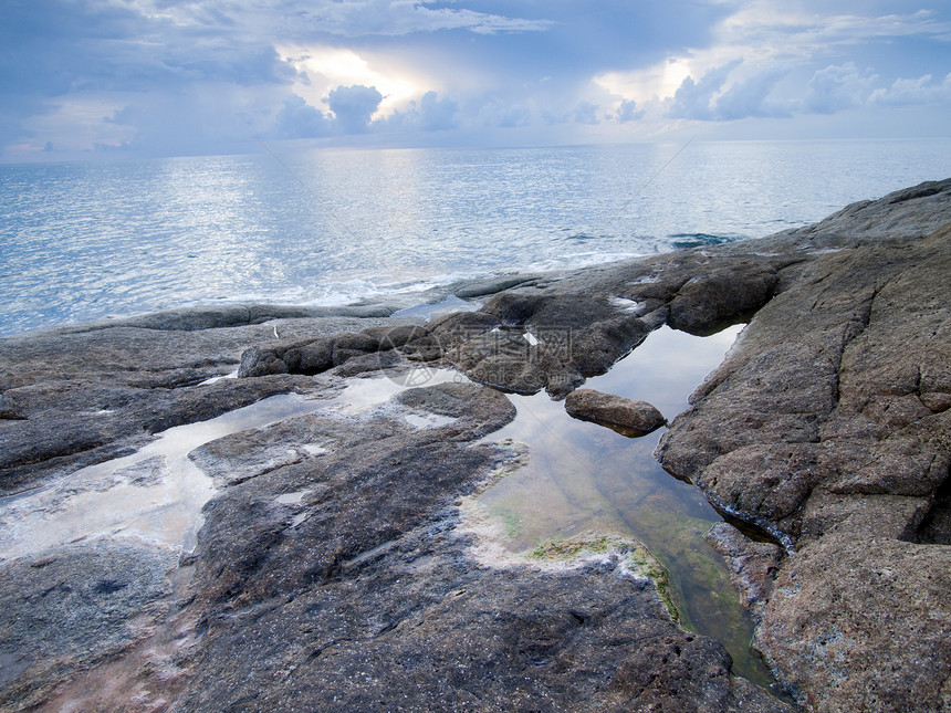 美丽的海景 海与岩石天空水晶热带海滩海浪假期海岸海洋尾巴天堂图片