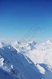 单板平面顶部风景运动太阳高山岩石蓝色季节爬坡暴风雪冻结背景