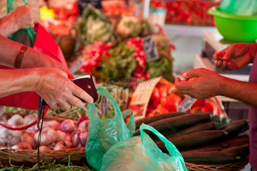 传统经实践证明的市场贸易蔬菜食物摊位图片