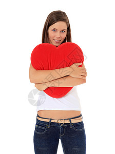 女人拥抱红色的心形枕头背景图片