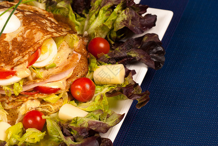 煎饼启动器蔬菜煎饼水平糕点起动机美食沙拉服务背景图片