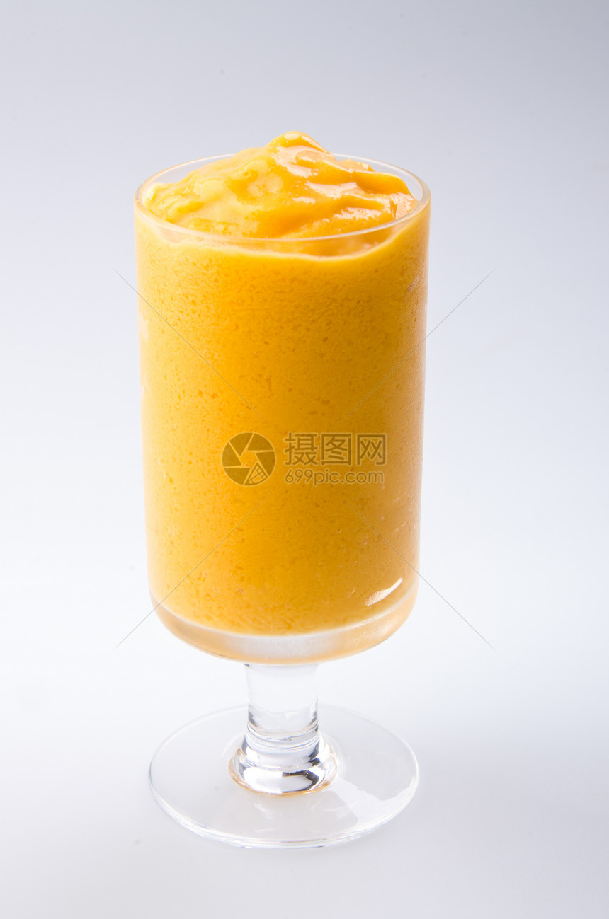 芒果酸奶 牛奶奶昔 孤立在白色上稻草玻璃水果奶制品营养活力液体甜点奶油菜单图片